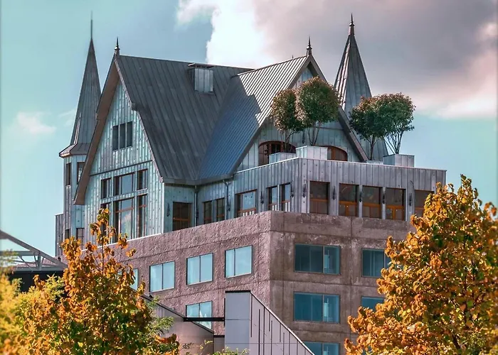 Maison Heler Metz, Curio Collection By Hilton